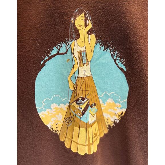 Women's Girl Turntable Short Sleeve T-Shirt, Small, EUC - Picture 2 of 3